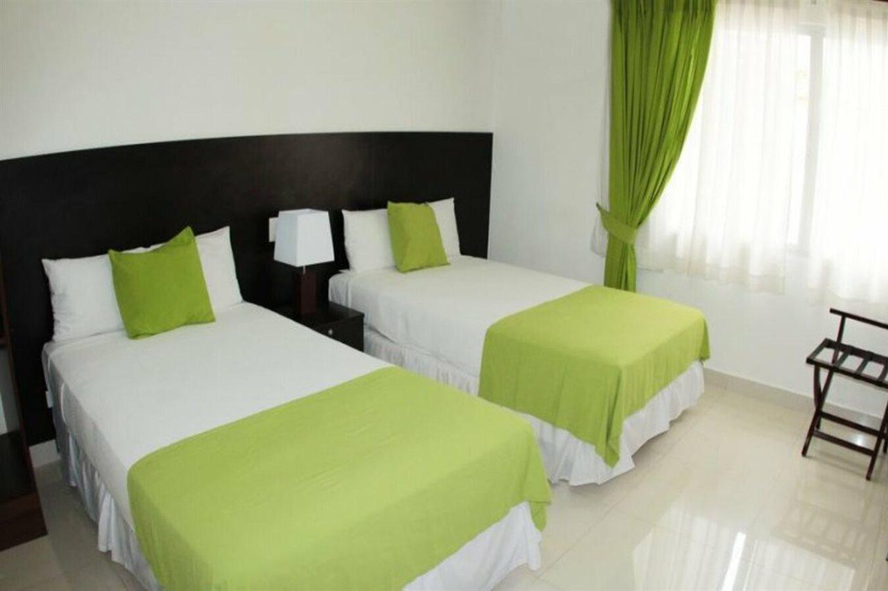 Az Hotel And Suites Panama Stadt Exterior foto