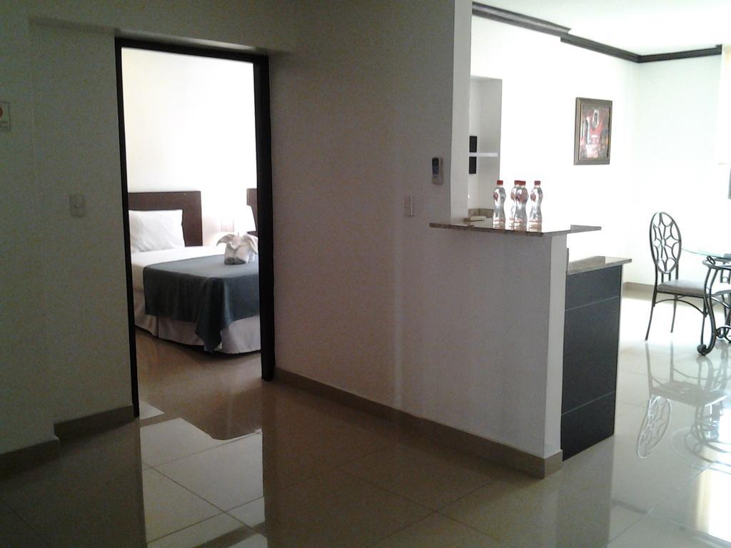 Az Hotel And Suites Panama Stadt Exterior foto