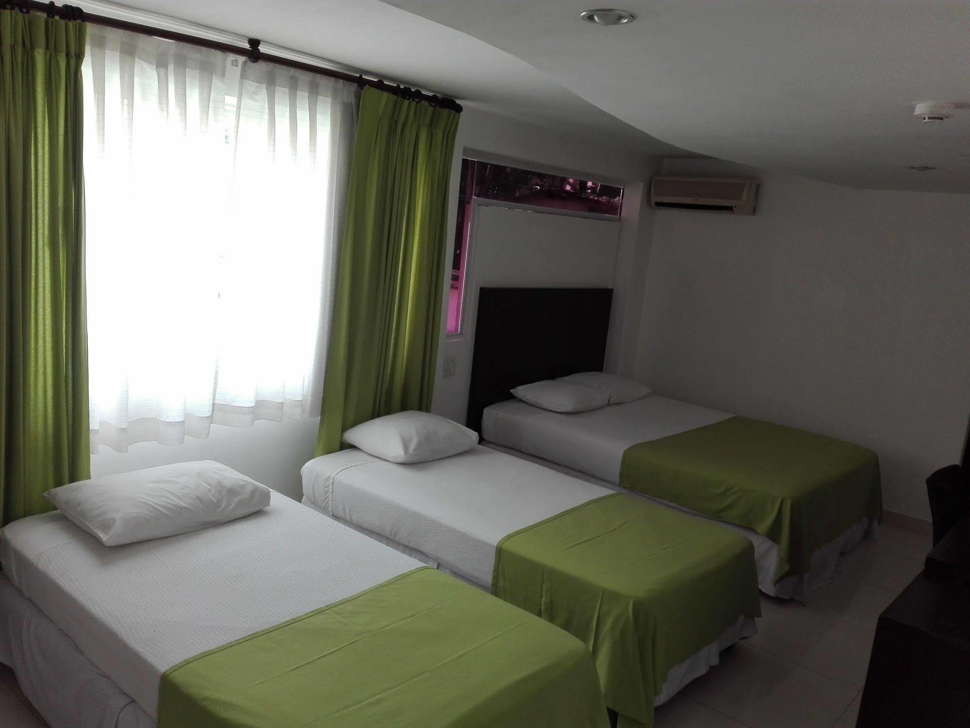 Az Hotel And Suites Panama Stadt Exterior foto