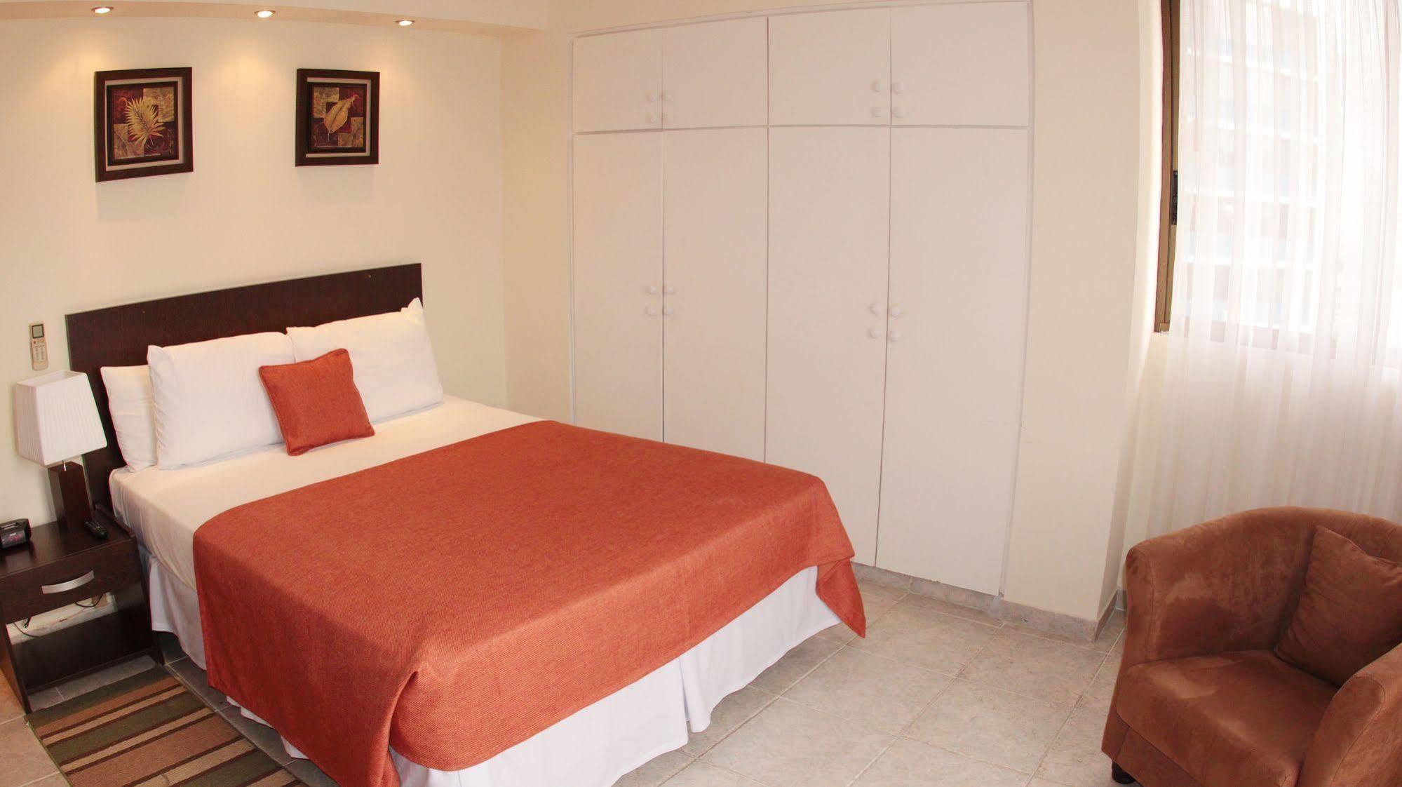 Az Hotel And Suites Panama Stadt Exterior foto